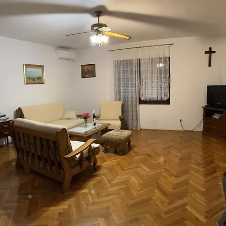 Daire Apartman Laura *