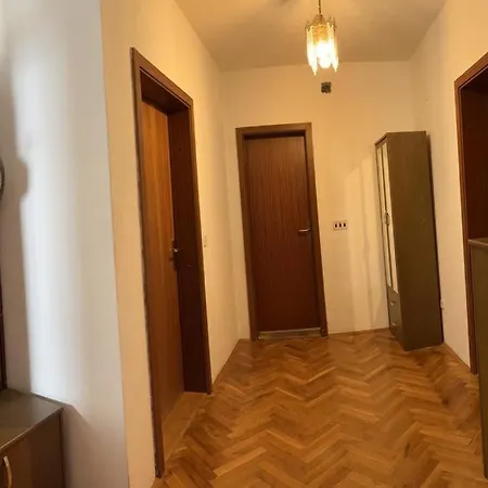 Apartman Laura * Podstrana